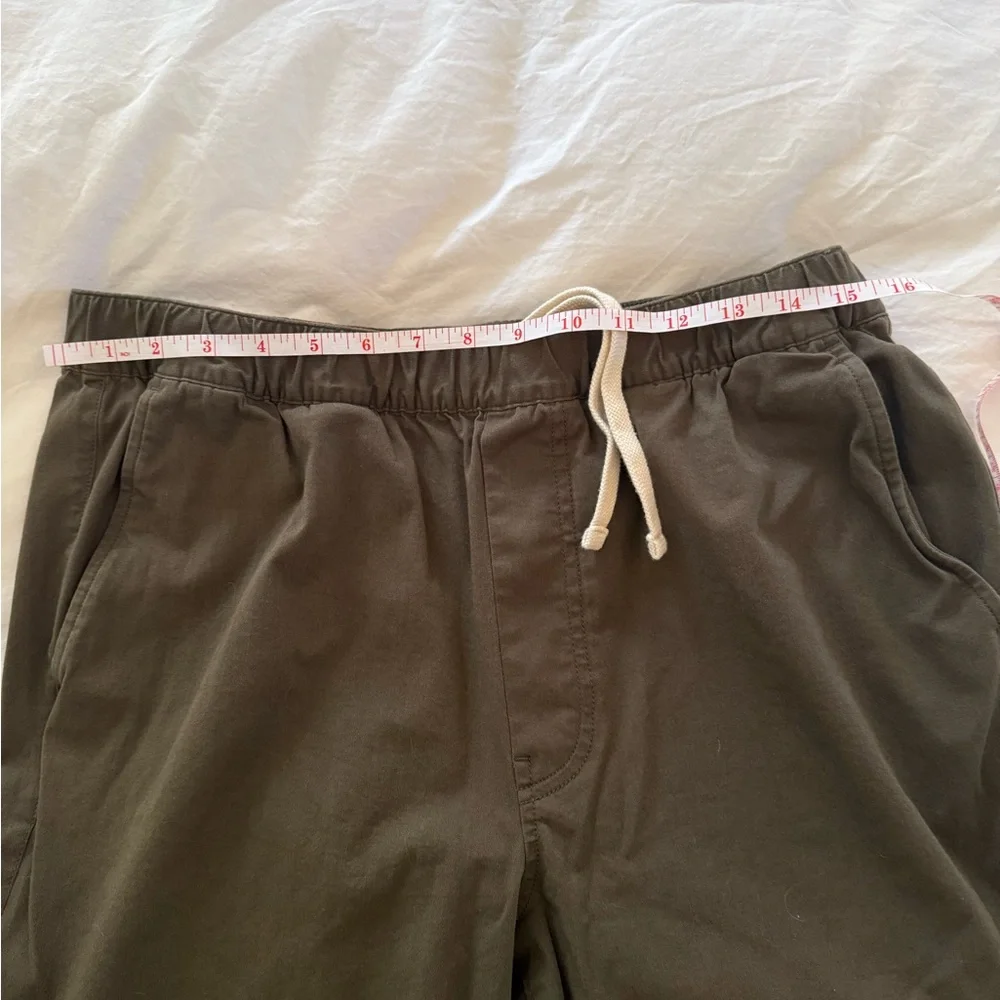 J Crew Men’s Olive drawstring pants never worn size medium